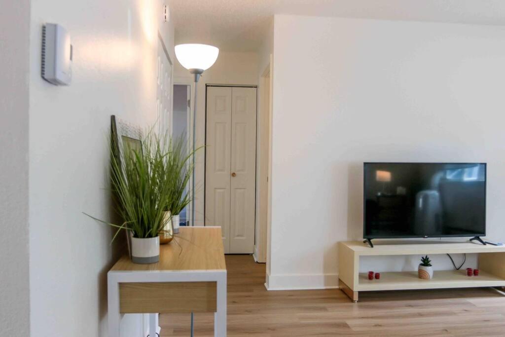 Amazing Entire House + Parking Apartment Portland Exterior photo